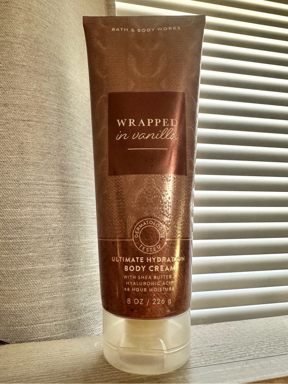 Bath & Body Works Wrapped in Vanilla Ultimate Hydration Body Cream 8 oz